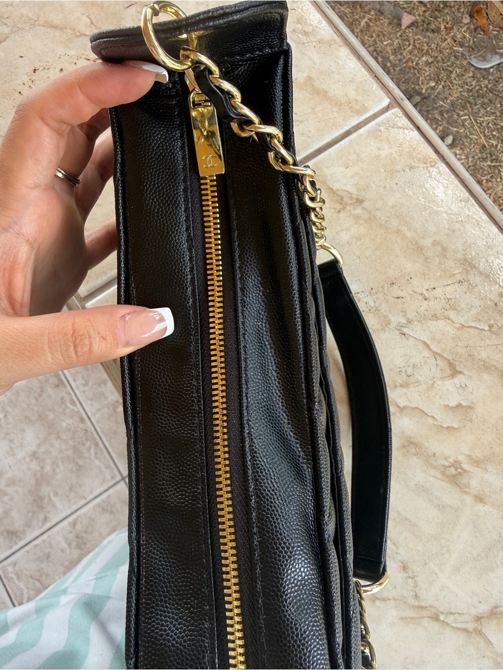 CHANEL Black Quilted CC Shoulder Bag with Gold-Tone Chain Strap - Picture 4 of 7